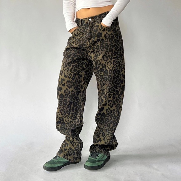 Leopard Baggy Jeans Size Large - Picture 2 of 4